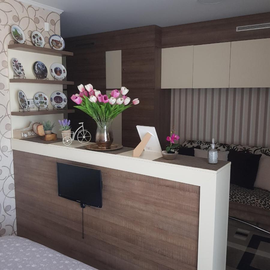 Apartament Karla Oradea Bagian luar foto